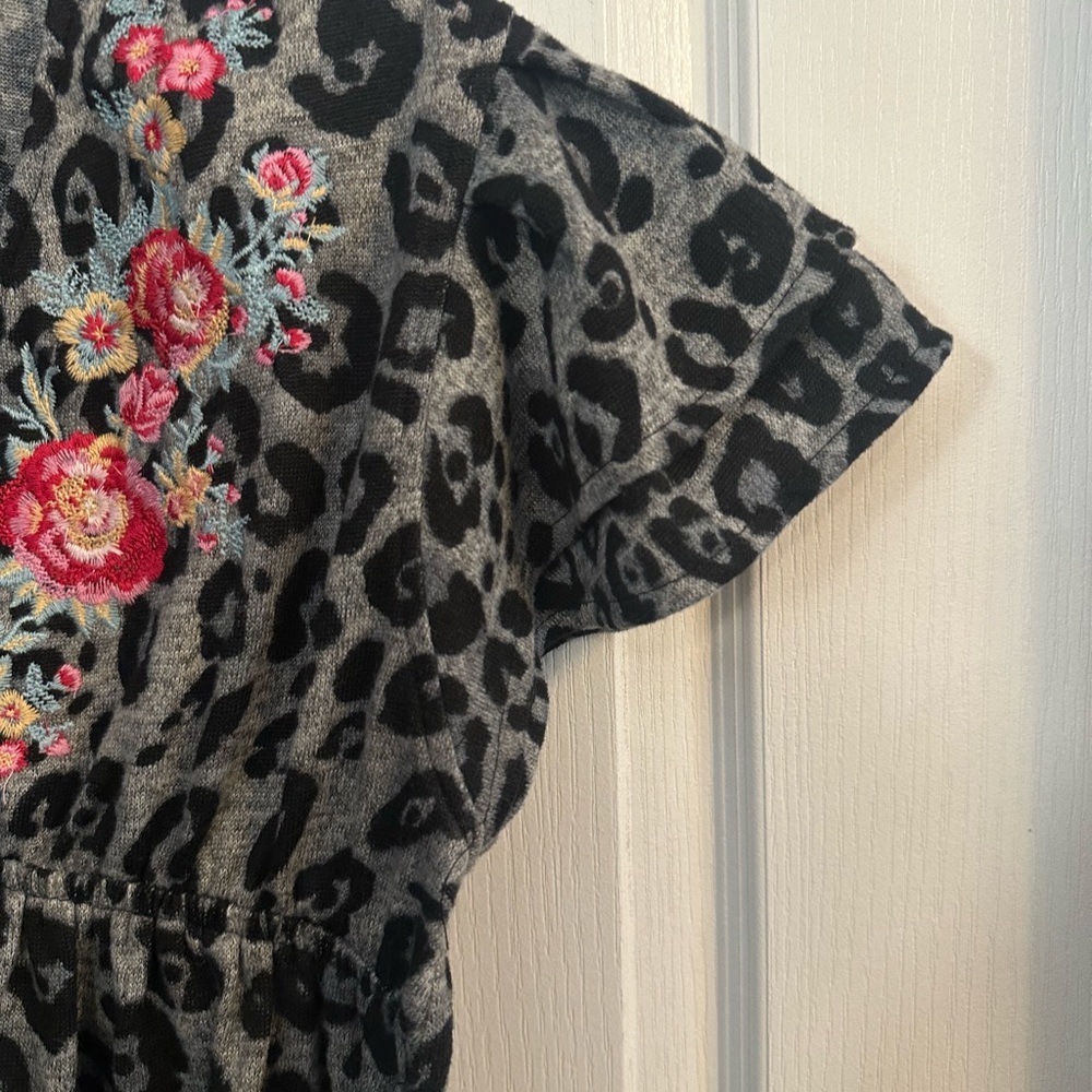 Savannah Jane casual leopard print with embroidered flowers shirt - Picture 4 of 6